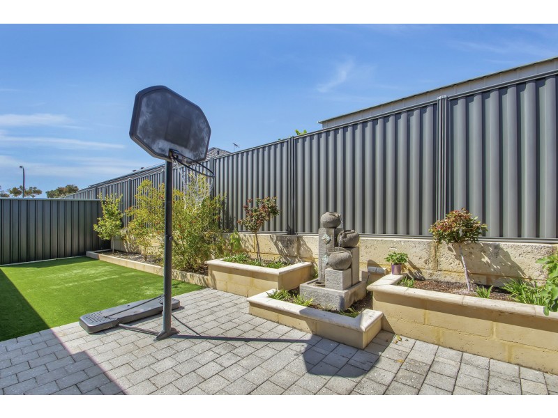 6 VIVANTE LOOP, Landsdale WA 6065