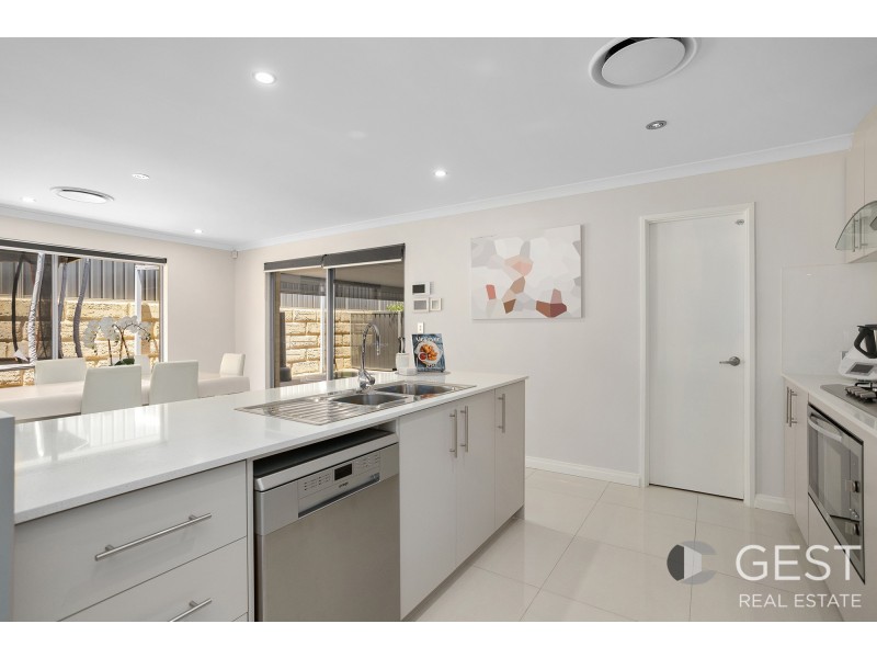 6 SCARVACI RISE, Landsdale WA 6065