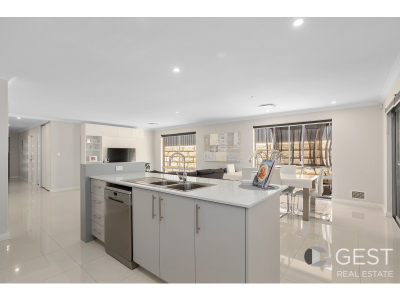 6 SCARVACI RISE, Landsdale WA 6065