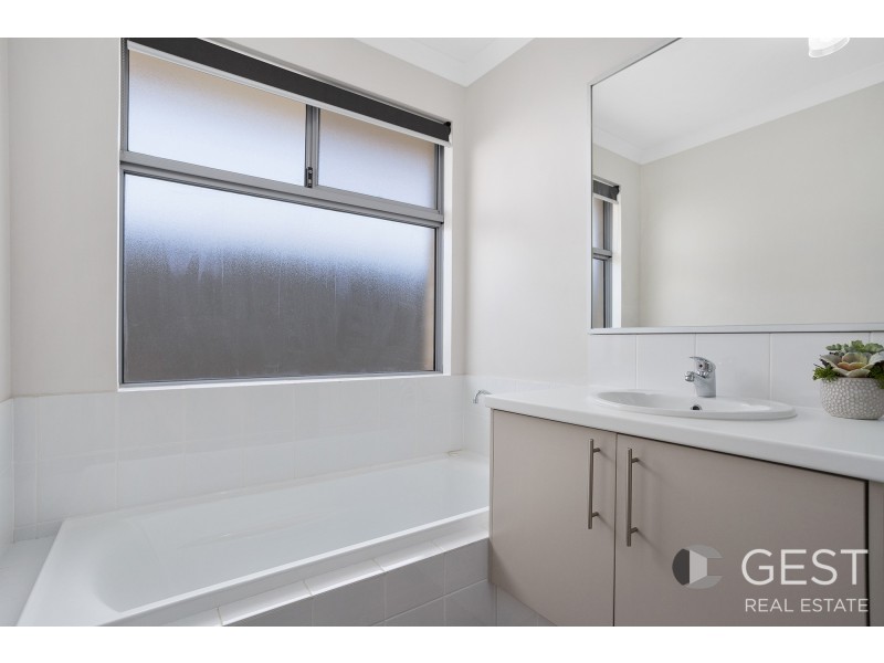 6 SCARVACI RISE, Landsdale WA 6065