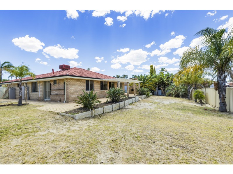 19 PEAK VIEW, Ballajura WA 6066