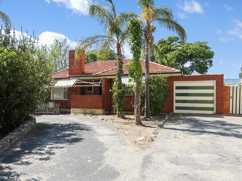 8 COMPTON STREET, Balga WA 6061