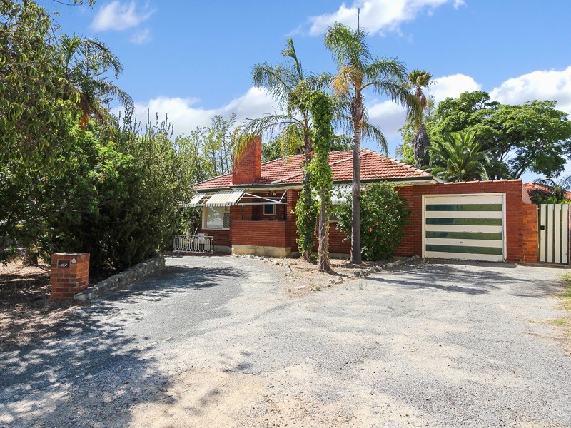 8 COMPTON STREET, Balga WA 6061