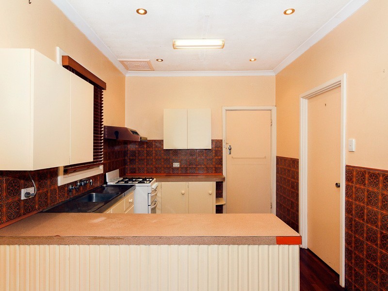 8 COMPTON STREET, Balga WA 6061