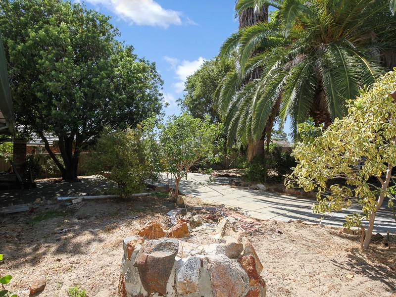 8 COMPTON STREET, Balga WA 6061