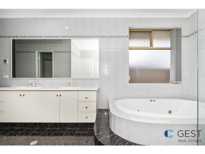 11 QUAIL GROVE, Ballajura WA 6066