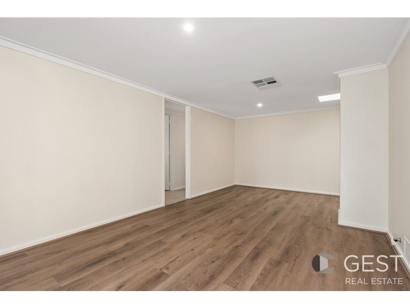 5 MEANDER WAY, Maddington WA 6109