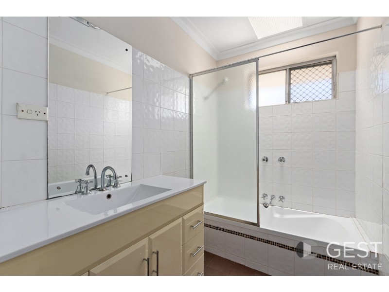 5 MEANDER WAY, Maddington WA 6109