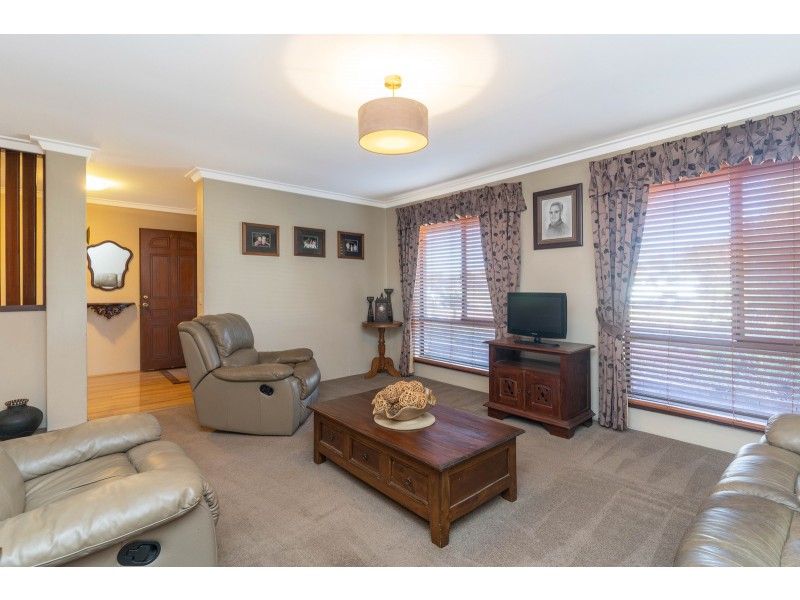 12 CROMWELL ROAD, Alexander Heights WA 6064