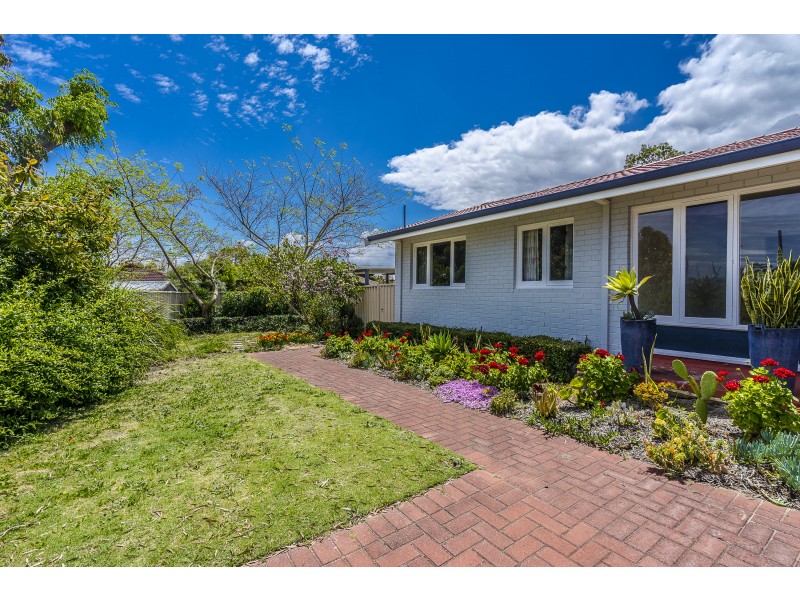 13/26A CONNELL WAY, Girrawheen WA 6064