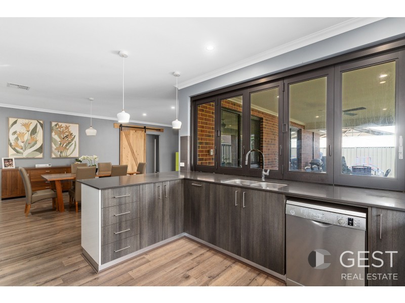 21 SAVERNE WAY, Landsdale WA 6065