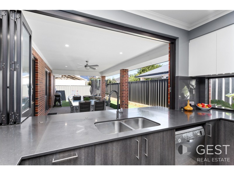 21 SAVERNE WAY, Landsdale WA 6065