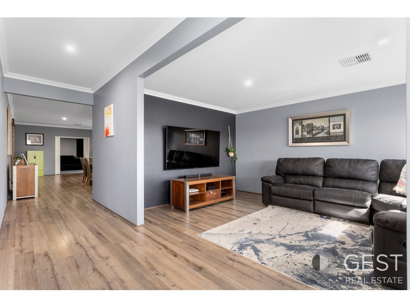 21 SAVERNE WAY, Landsdale WA 6065