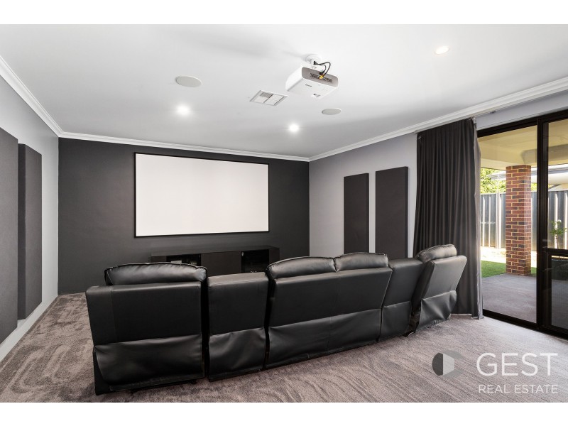 21 SAVERNE WAY, Landsdale WA 6065