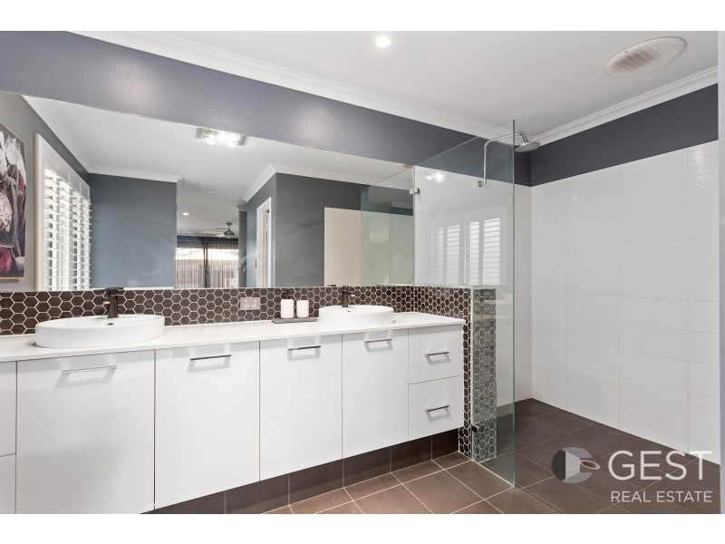 21 SAVERNE WAY, Landsdale WA 6065