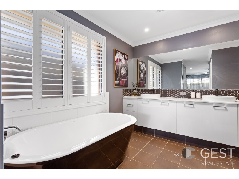 21 SAVERNE WAY, Landsdale WA 6065