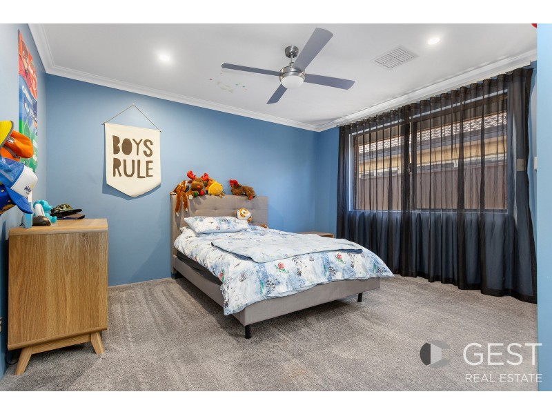 21 SAVERNE WAY, Landsdale WA 6065