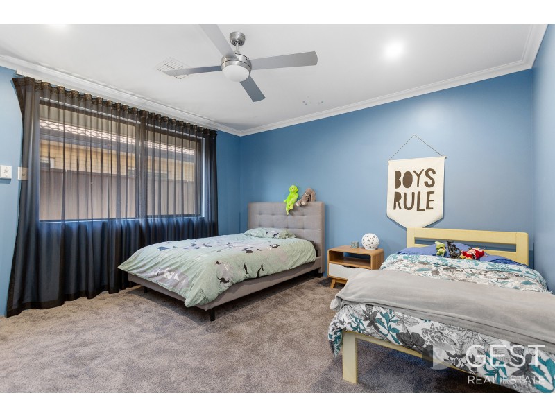 21 SAVERNE WAY, Landsdale WA 6065