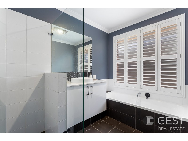 21 SAVERNE WAY, Landsdale WA 6065