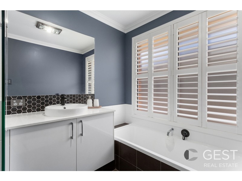 21 SAVERNE WAY, Landsdale WA 6065