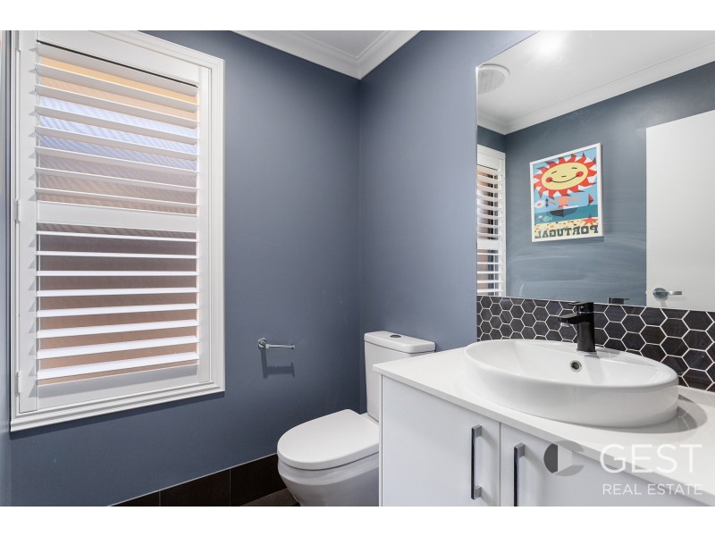 21 SAVERNE WAY, Landsdale WA 6065