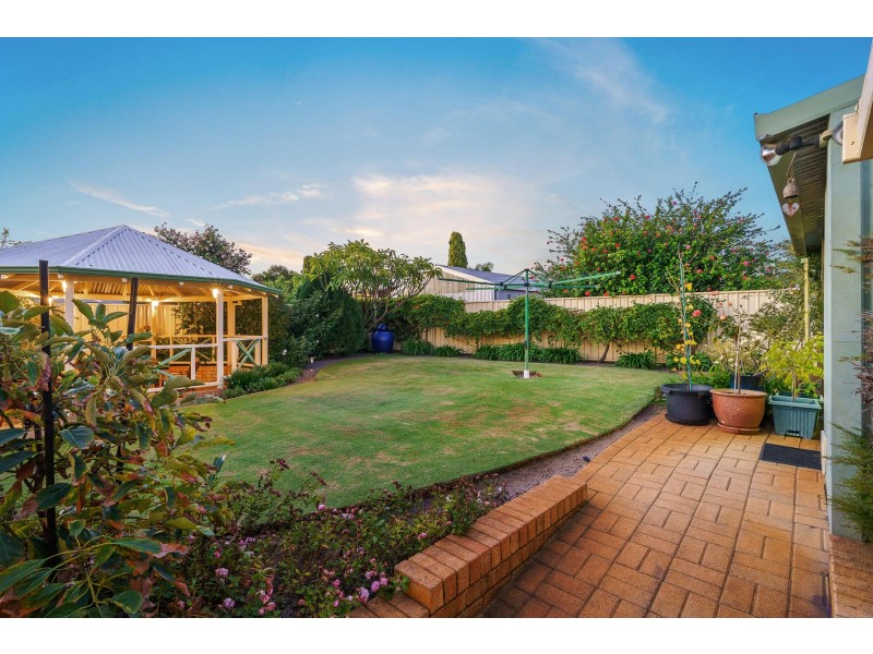 27 ADDLEWELL GLEN, Kiara WA 6054