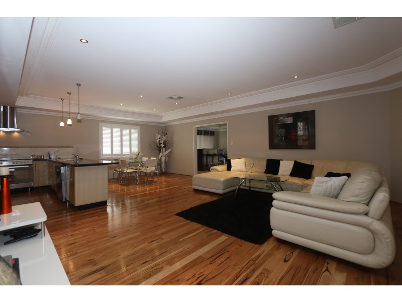 34 LITCHFIELD CRESCENT, Carramar WA 6031