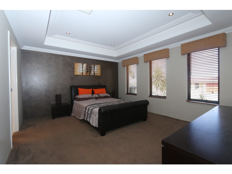 34 LITCHFIELD CRESCENT, Carramar WA 6031