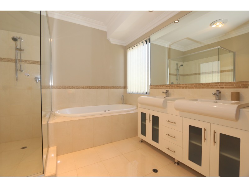 34 LITCHFIELD CRESCENT, Carramar WA 6031