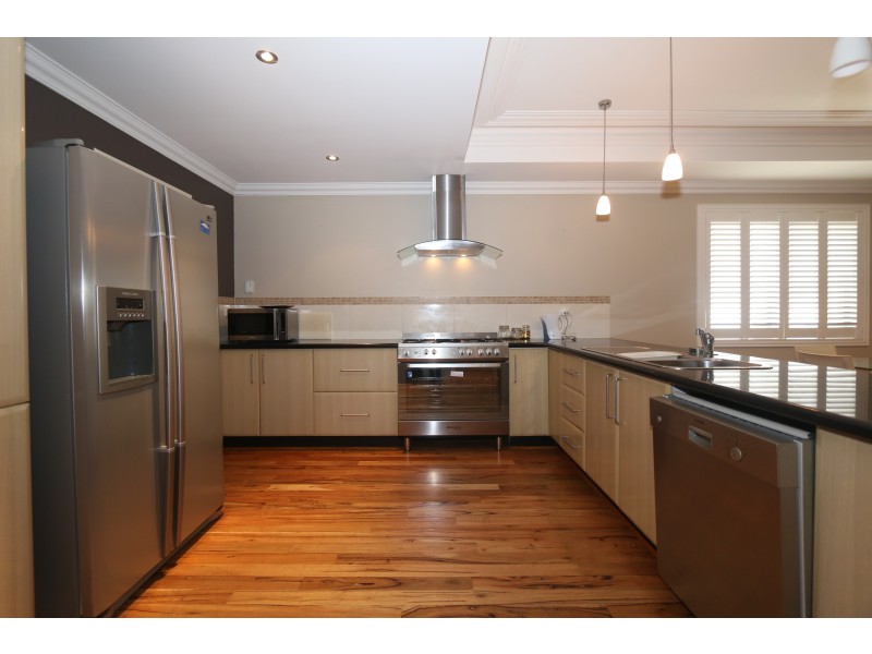 34 LITCHFIELD CRESCENT, Carramar WA 6031