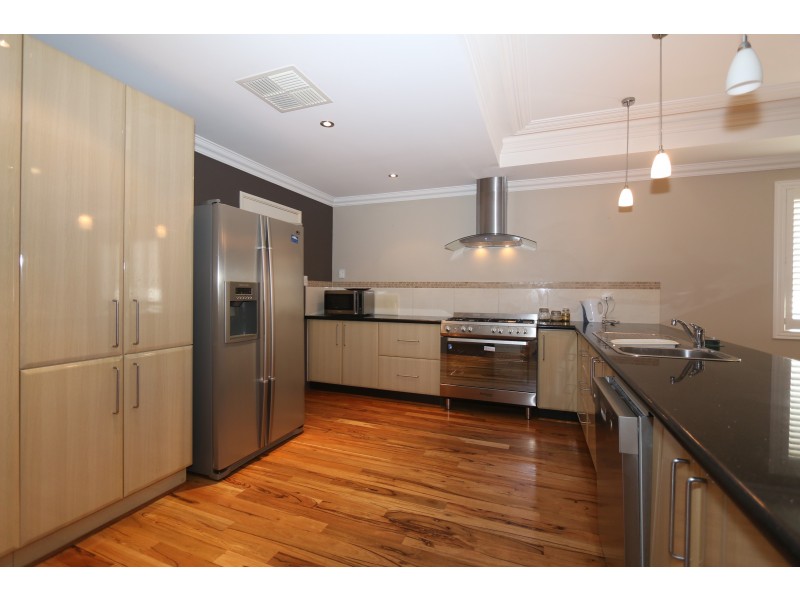 34 LITCHFIELD CRESCENT, Carramar WA 6031