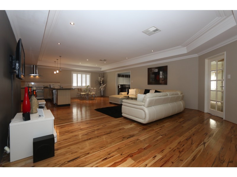 34 LITCHFIELD CRESCENT, Carramar WA 6031