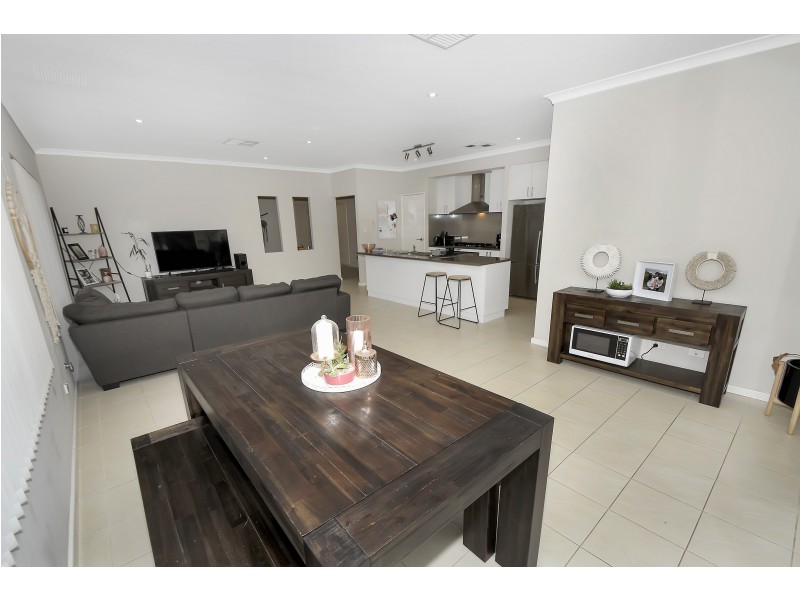 7 Vivante Loop, Landsdale WA 6065