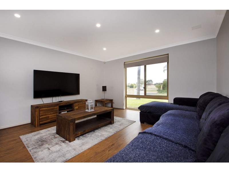 4/16 BURHAM COURT, Marangaroo WA 6064