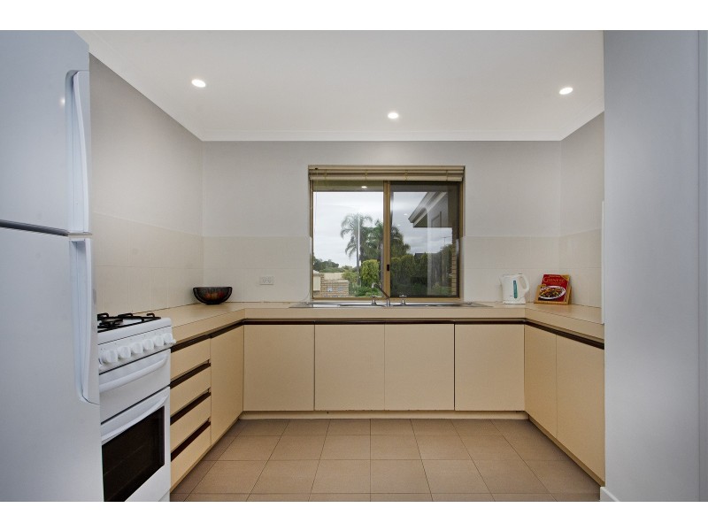 4/16 BURHAM COURT, Marangaroo WA 6064