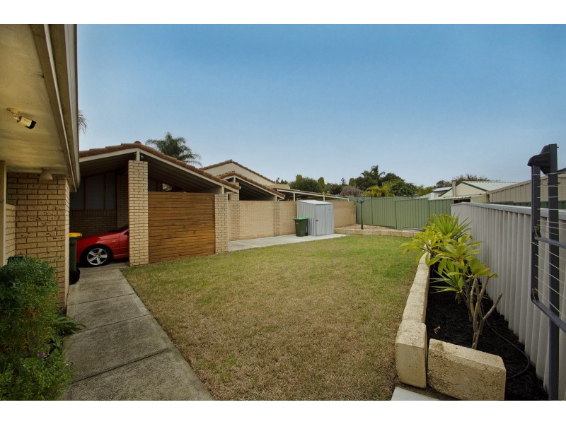 4/16 BURHAM COURT, Marangaroo WA 6064