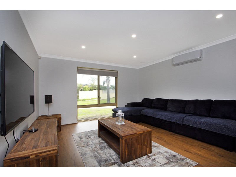 4/16 BURHAM COURT, Marangaroo WA 6064