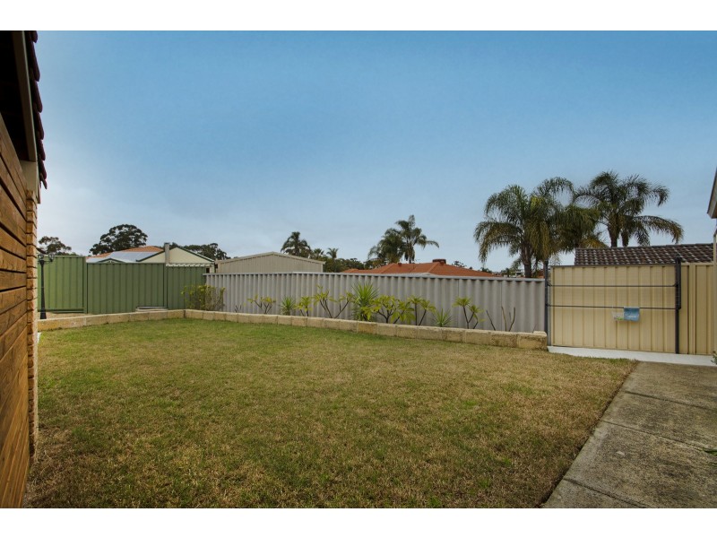 4/16 BURHAM COURT, Marangaroo WA 6064
