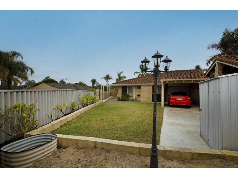 4/16 BURHAM COURT, Marangaroo WA 6064