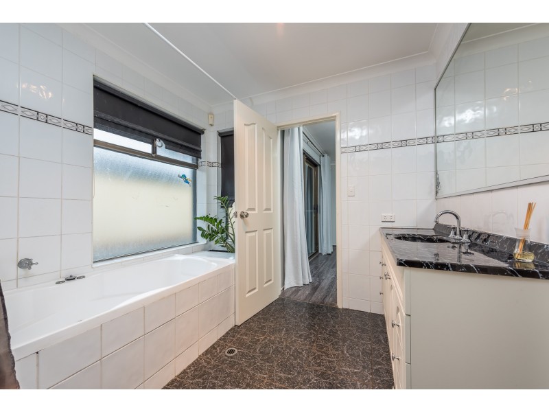 5 VENTURE RISE, Ballajura WA 6066