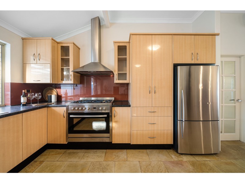 2 Tamar St, Palmyra WA 6157