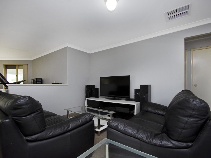 9 HUDLESTON RISE, Alexander Heights WA 6064