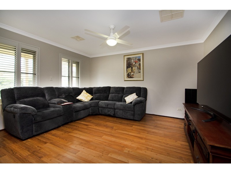 10 EVINGTON PASS, Landsdale WA 6065