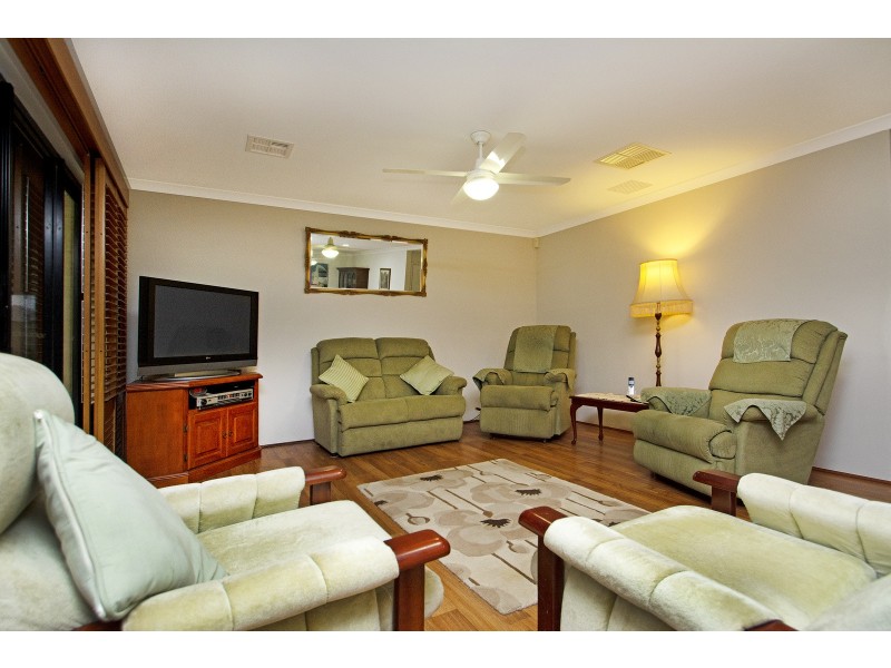 10 EVINGTON PASS, Landsdale WA 6065