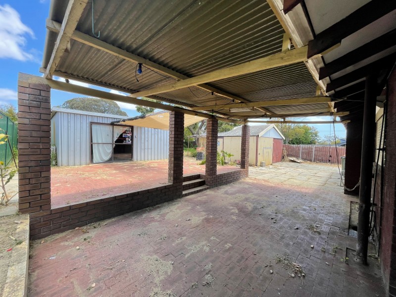 4 WARWICK PLACE, Girrawheen WA 6064