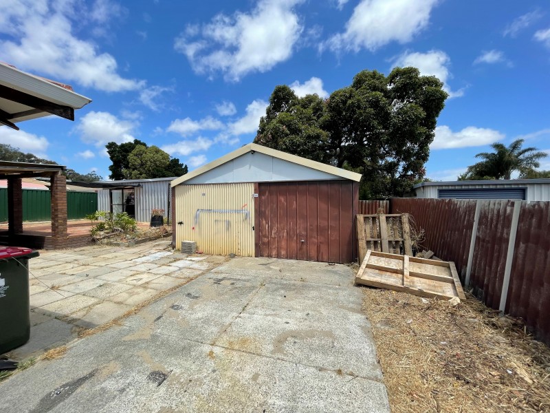 4 WARWICK PLACE, Girrawheen WA 6064