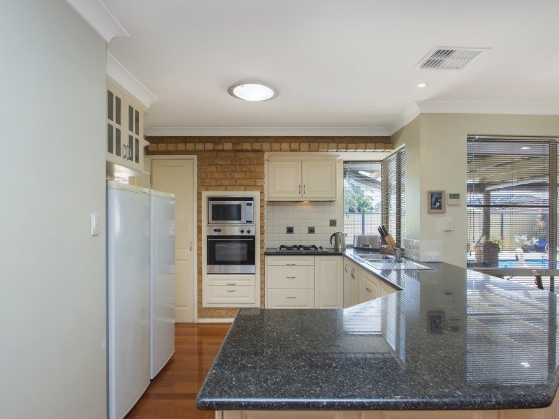 5 ZEIL COURT, Alexander Heights WA 6064