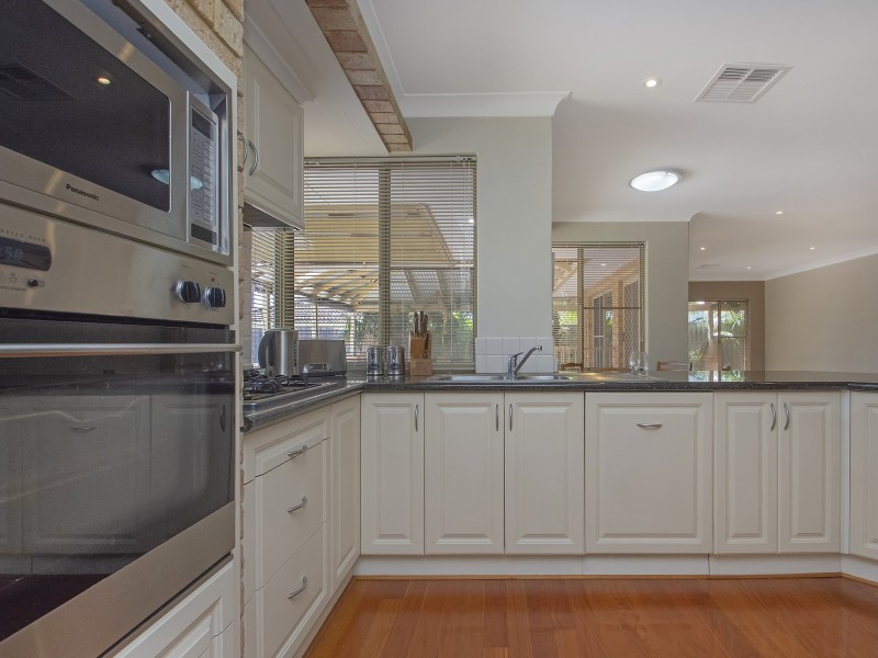 5 ZEIL COURT, Alexander Heights WA 6064