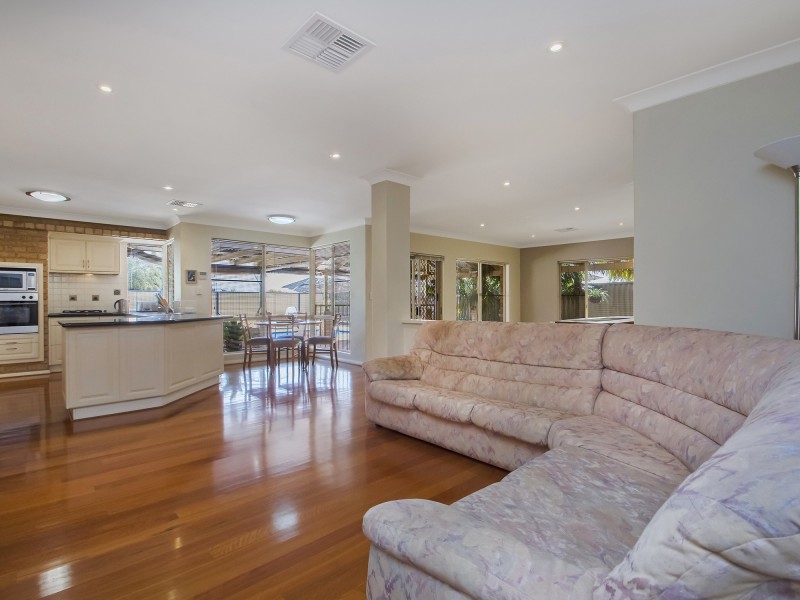 5 ZEIL COURT, Alexander Heights WA 6064