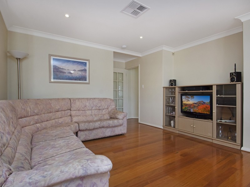 5 ZEIL COURT, Alexander Heights WA 6064